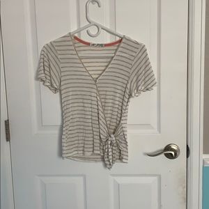 T-shirt ties in the front